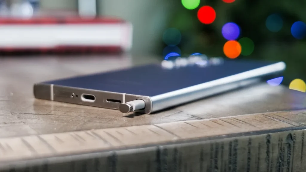 Close-up of Samsung Galaxy S24 Ultra design and display